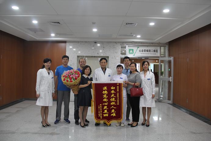 挺身而出救路人 只因我是医务工作者