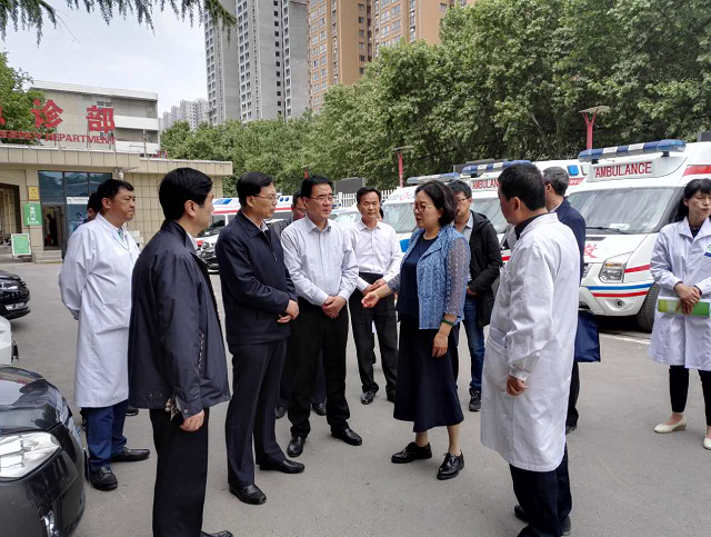 省卫计委主任刘宝琴来我院指导发热门诊工作