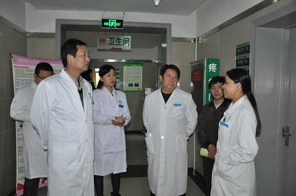 院领导深入一线科室行政查房现场解决存在问题