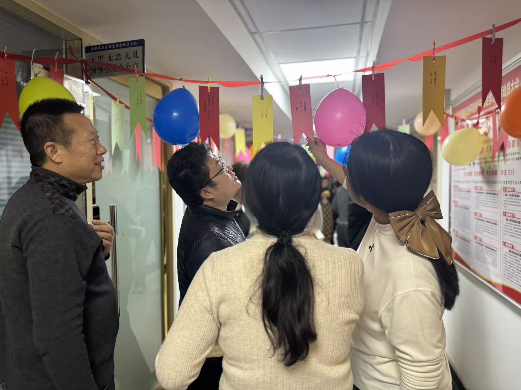 庆元宵·廉润心--秦都区古渡办社区卫生 服务中心举办元宵节廉政主题猜灯谜活动